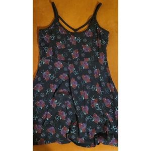 Hot Topic Rose and Pentagram Dress Size Medium with pockets!